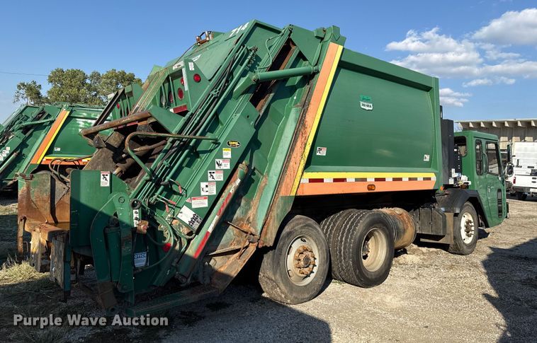 image for item EU5130 2015 Crane Carrier Low Entry refuse truck