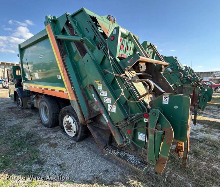 image for item EU5130 2015 Crane Carrier Low Entry refuse truck