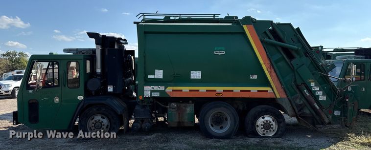 image for item EU5130 2015 Crane Carrier Low Entry refuse truck