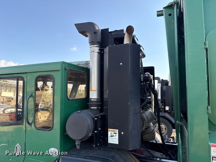 image for item EU5130 2015 Crane Carrier Low Entry refuse truck