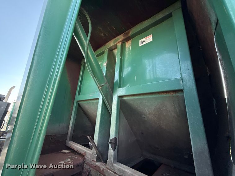 image for item EU5130 2015 Crane Carrier Low Entry refuse truck