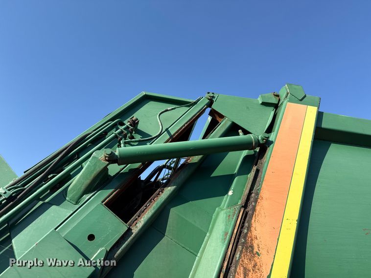 image for item EU5130 2015 Crane Carrier Low Entry refuse truck