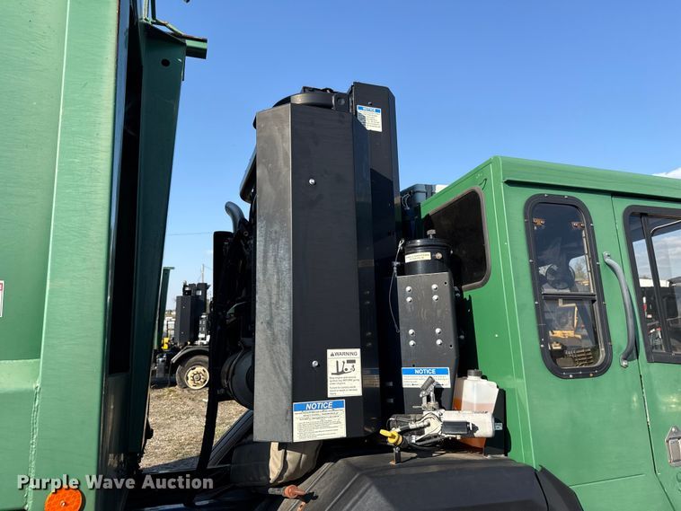 image for item EU5130 2015 Crane Carrier Low Entry refuse truck