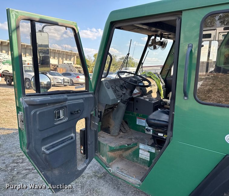 image for item EU5130 2015 Crane Carrier Low Entry refuse truck