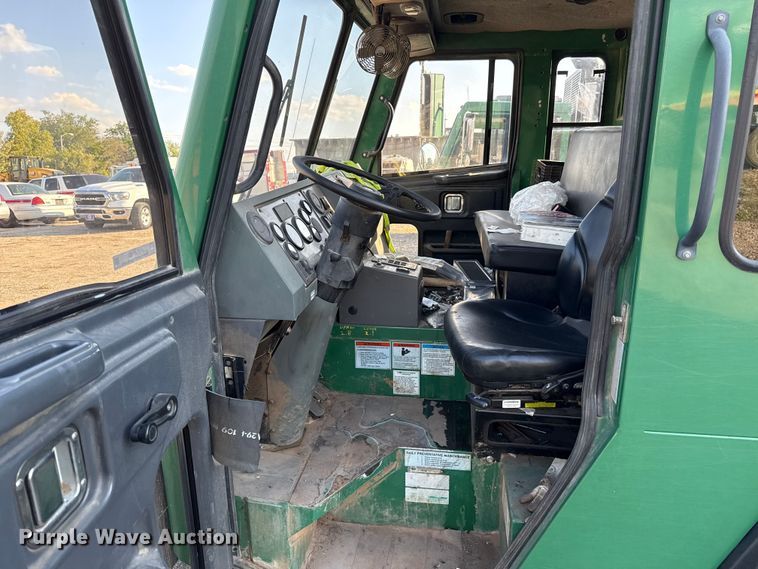 image for item EU5130 2015 Crane Carrier Low Entry refuse truck