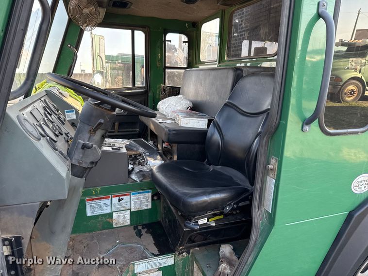 image for item EU5130 2015 Crane Carrier Low Entry refuse truck