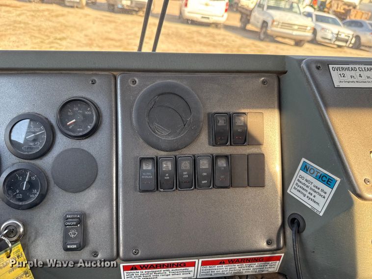 image for item EU5130 2015 Crane Carrier Low Entry refuse truck