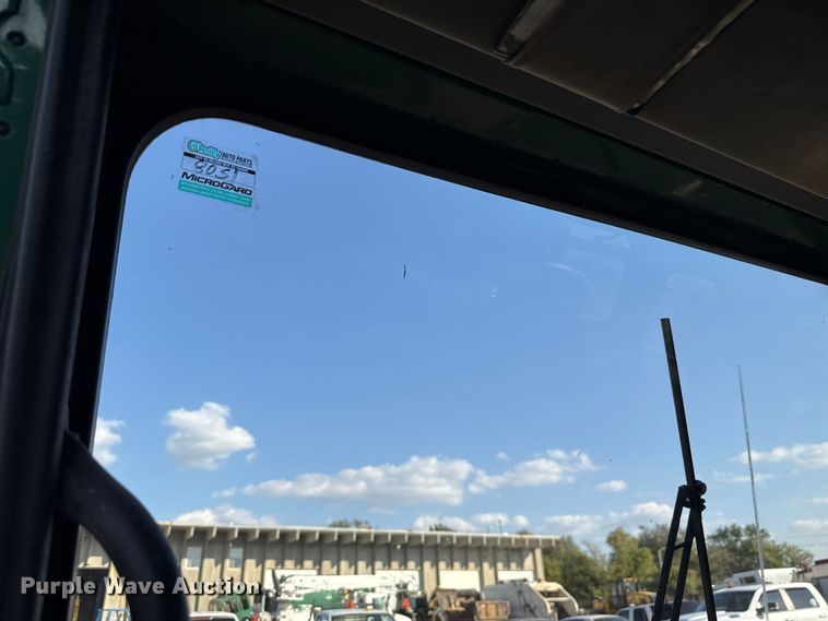 image for item EU5130 2015 Crane Carrier Low Entry refuse truck