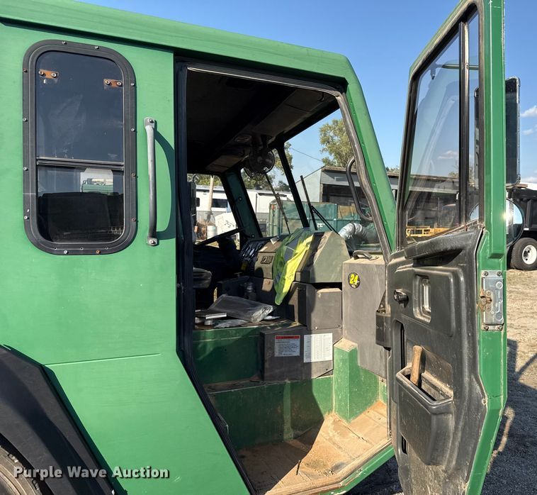 image for item EU5130 2015 Crane Carrier Low Entry refuse truck