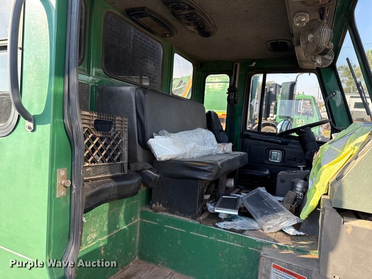 image for item EU5130 2015 Crane Carrier Low Entry refuse truck