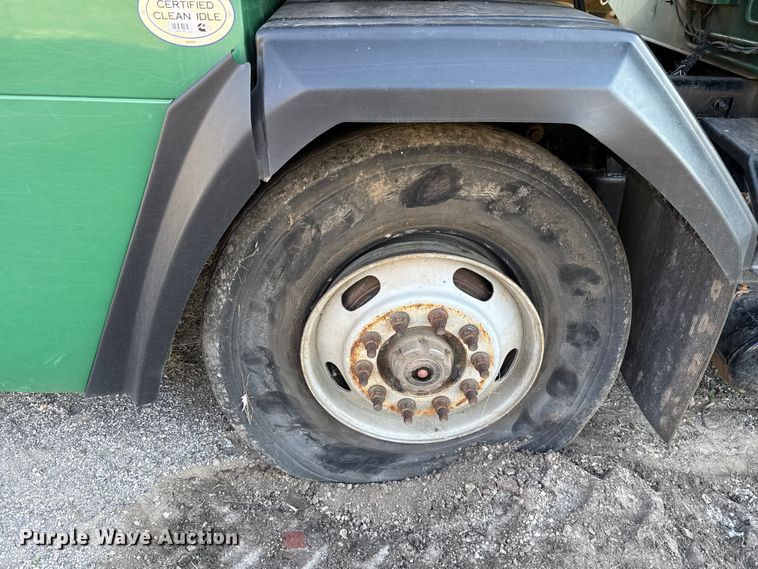 image for item EU5130 2015 Crane Carrier Low Entry refuse truck