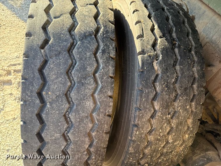 image for item EU5130 2015 Crane Carrier Low Entry refuse truck