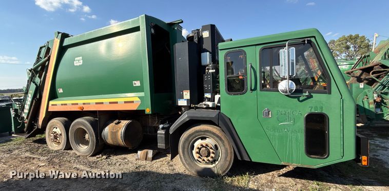 image for item EU5131 2016 Crane Carrier Low Entry refuse truck