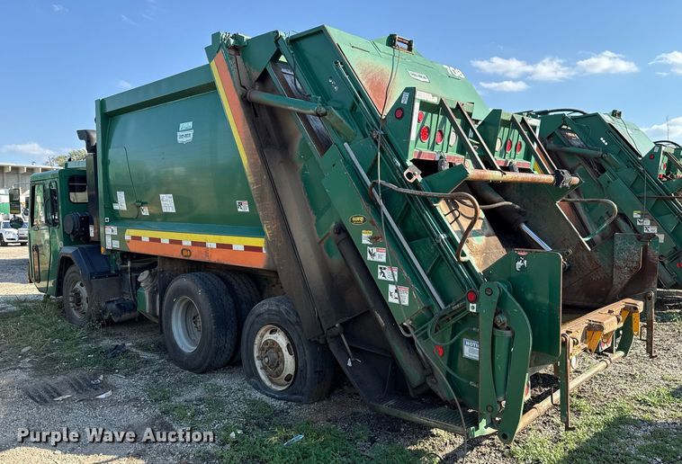 image for item EU5131 2016 Crane Carrier Low Entry refuse truck
