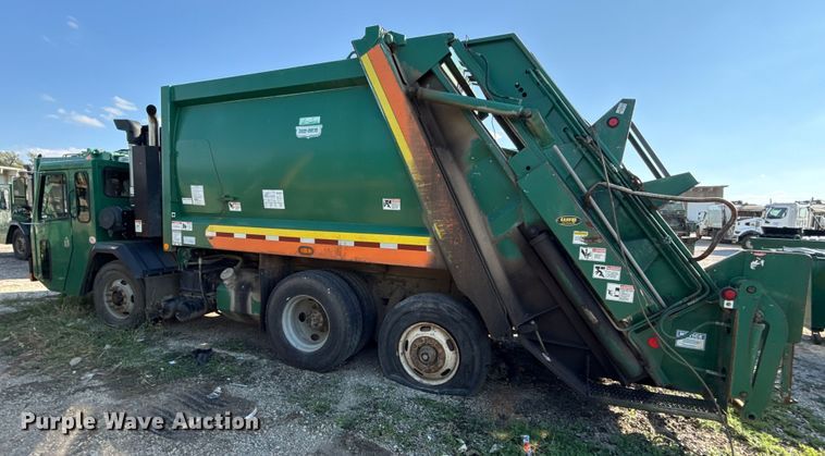 image for item EU5131 2016 Crane Carrier Low Entry refuse truck