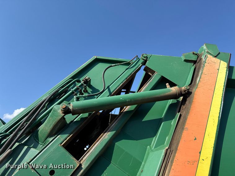 image for item EU5131 2016 Crane Carrier Low Entry refuse truck