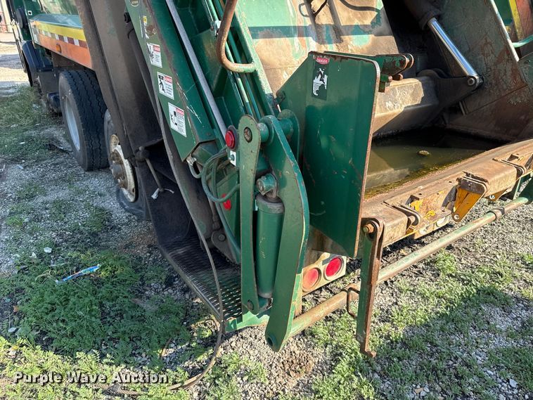 image for item EU5131 2016 Crane Carrier Low Entry refuse truck