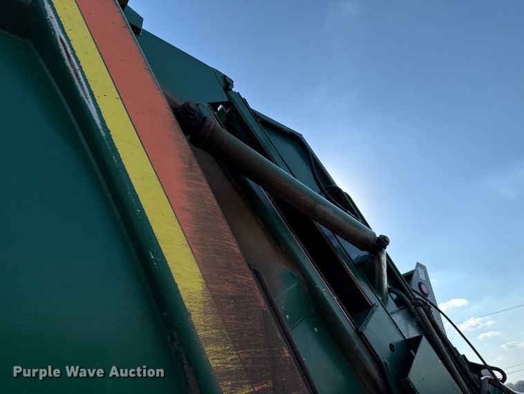 image for item EU5131 2016 Crane Carrier Low Entry refuse truck