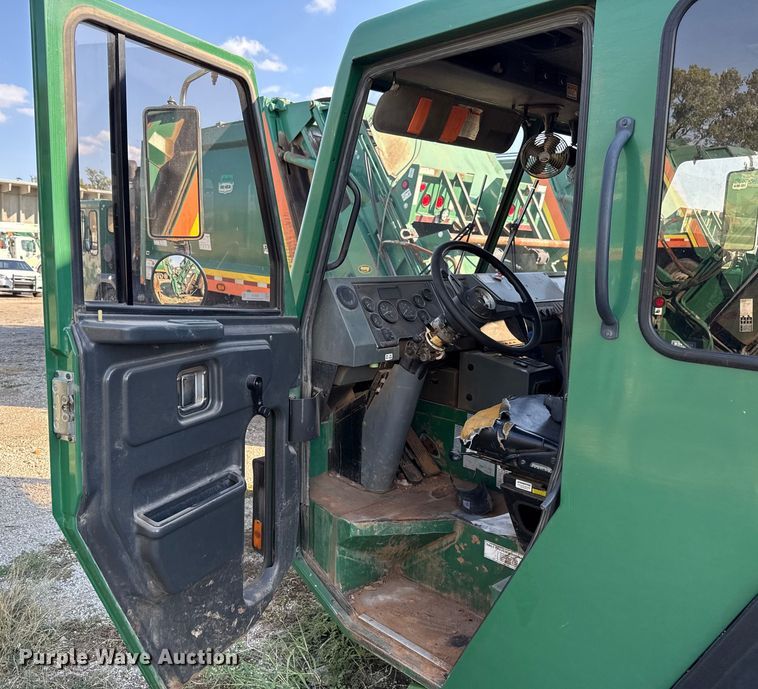 image for item EU5131 2016 Crane Carrier Low Entry refuse truck