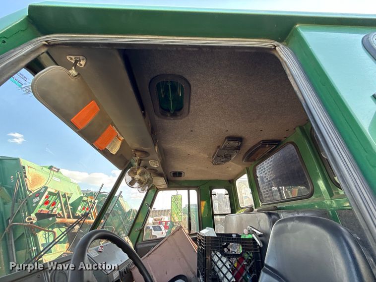 image for item EU5131 2016 Crane Carrier Low Entry refuse truck