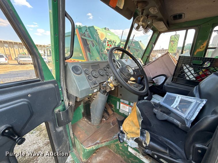image for item EU5131 2016 Crane Carrier Low Entry refuse truck