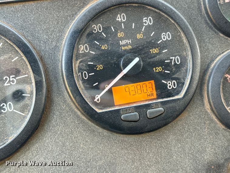 image for item EU5131 2016 Crane Carrier Low Entry refuse truck