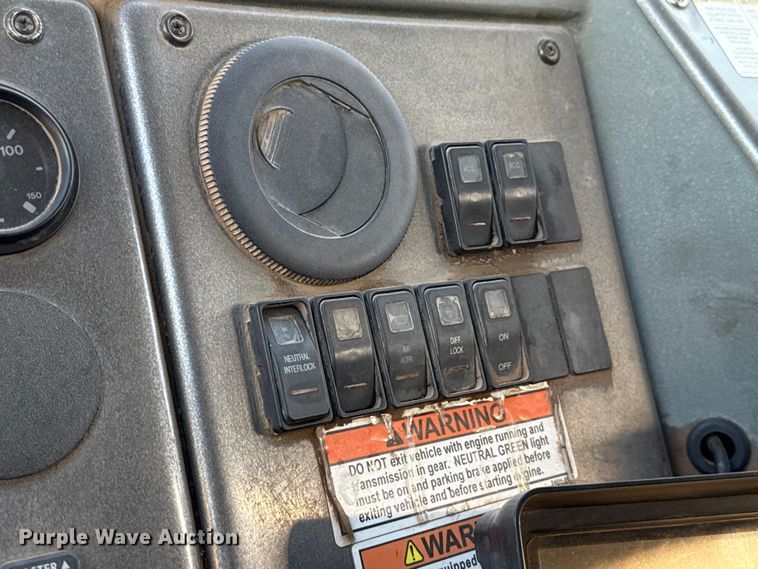 image for item EU5131 2016 Crane Carrier Low Entry refuse truck