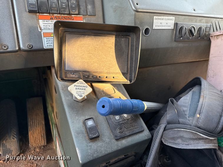 image for item EU5131 2016 Crane Carrier Low Entry refuse truck