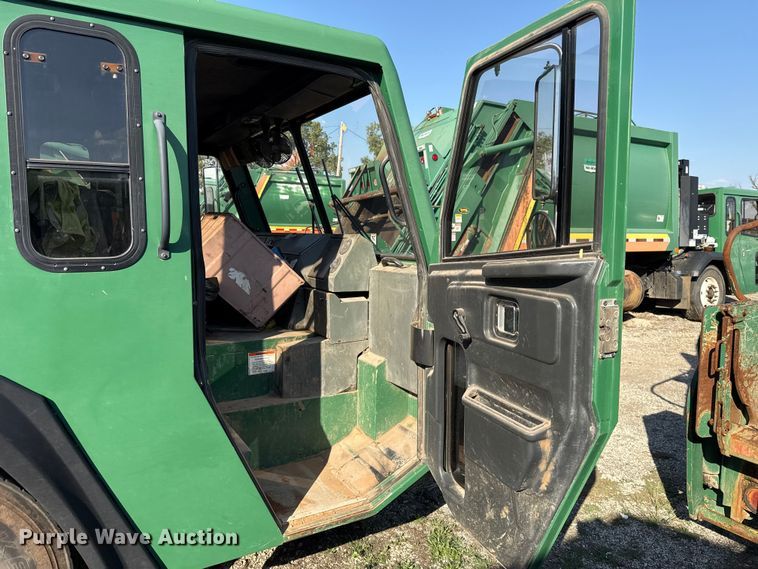 image for item EU5131 2016 Crane Carrier Low Entry refuse truck