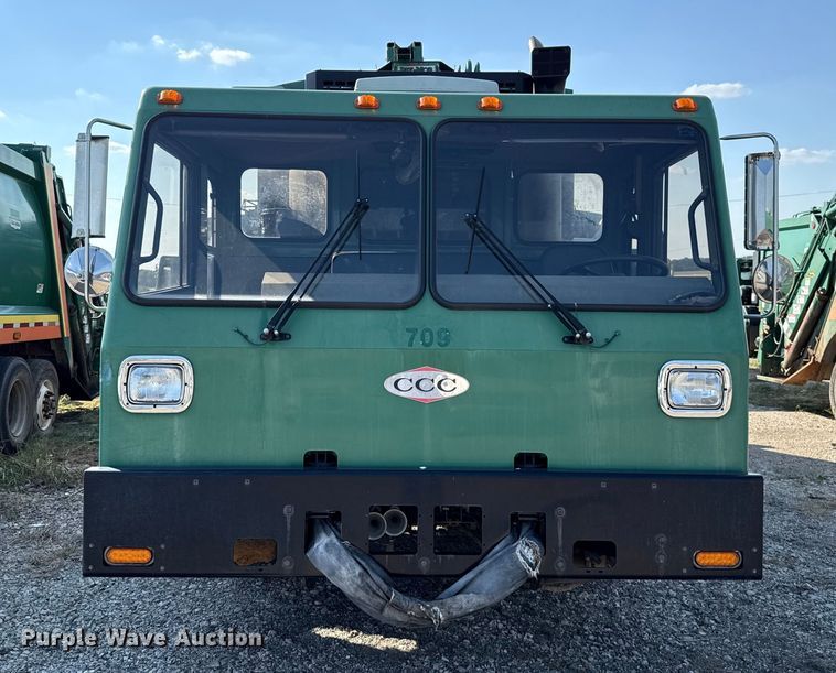 image for item EU5132 2016 Crane Carrier Low Entry refuse truck