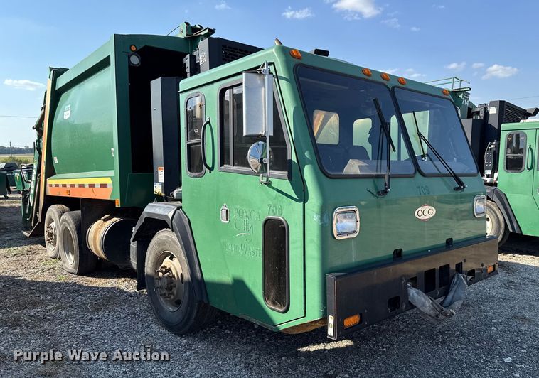image for item EU5132 2016 Crane Carrier Low Entry refuse truck