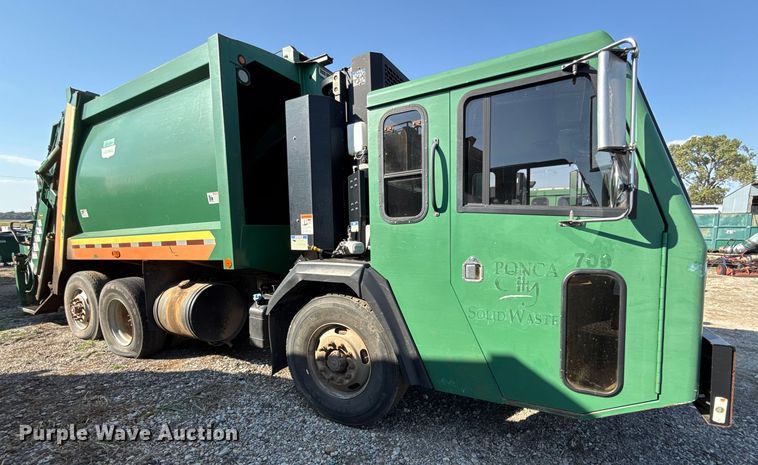 image for item EU5132 2016 Crane Carrier Low Entry refuse truck