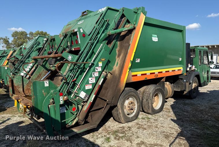 image for item EU5132 2016 Crane Carrier Low Entry refuse truck