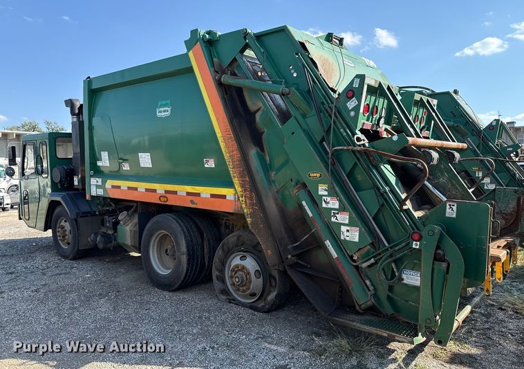 image for item EU5132 2016 Crane Carrier Low Entry refuse truck