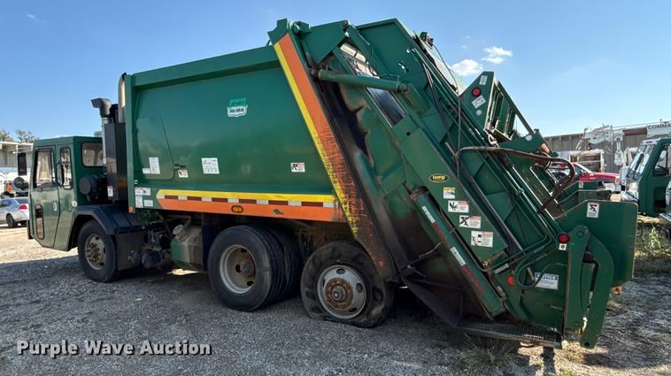 image for item EU5132 2016 Crane Carrier Low Entry refuse truck