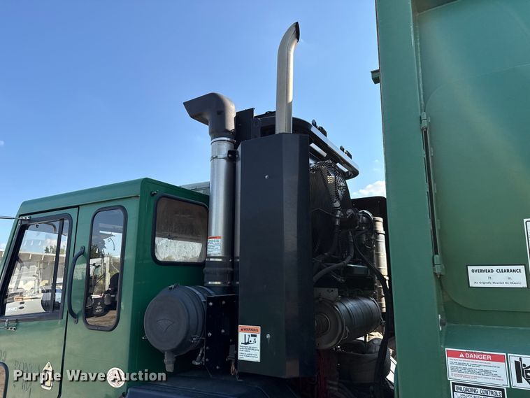 image for item EU5132 2016 Crane Carrier Low Entry refuse truck