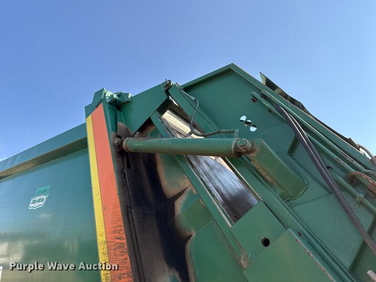 image for item EU5132 2016 Crane Carrier Low Entry refuse truck