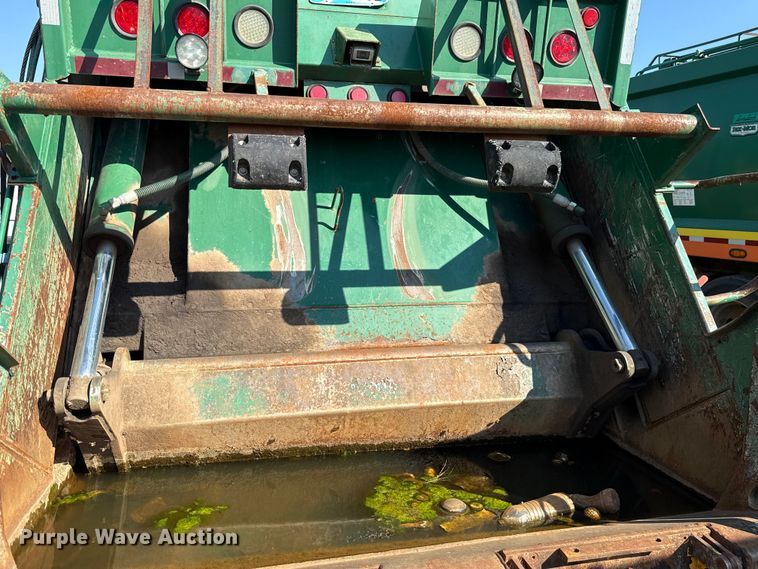 image for item EU5132 2016 Crane Carrier Low Entry refuse truck