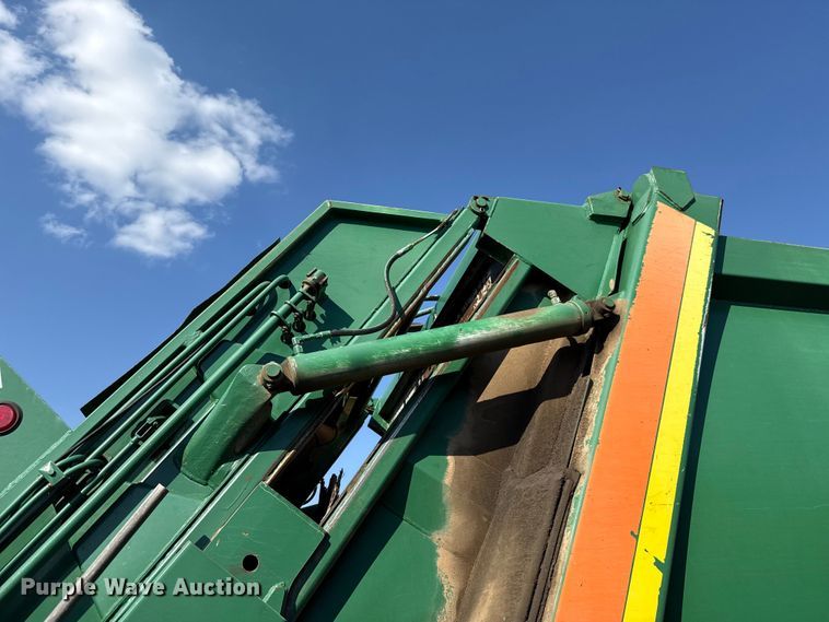 image for item EU5132 2016 Crane Carrier Low Entry refuse truck