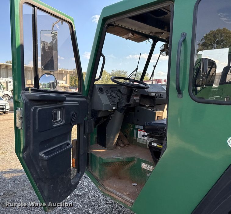 image for item EU5132 2016 Crane Carrier Low Entry refuse truck