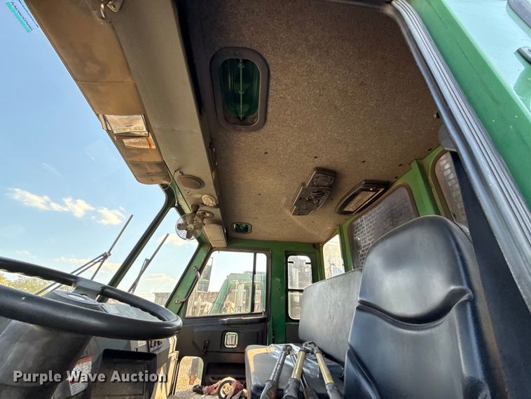 image for item EU5132 2016 Crane Carrier Low Entry refuse truck