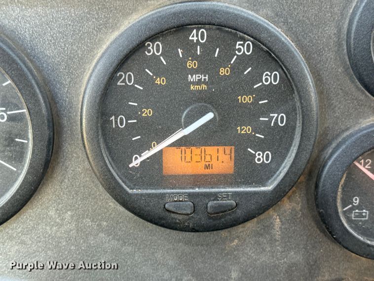 image for item EU5132 2016 Crane Carrier Low Entry refuse truck