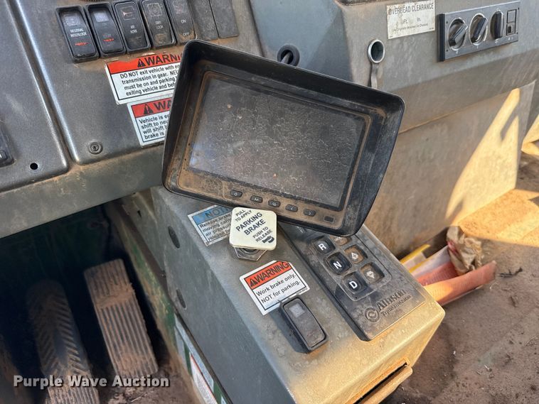 image for item EU5132 2016 Crane Carrier Low Entry refuse truck