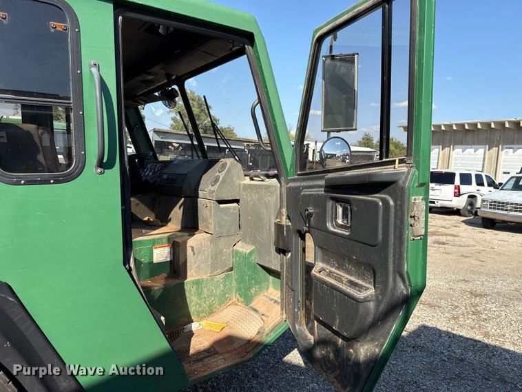 image for item EU5132 2016 Crane Carrier Low Entry refuse truck