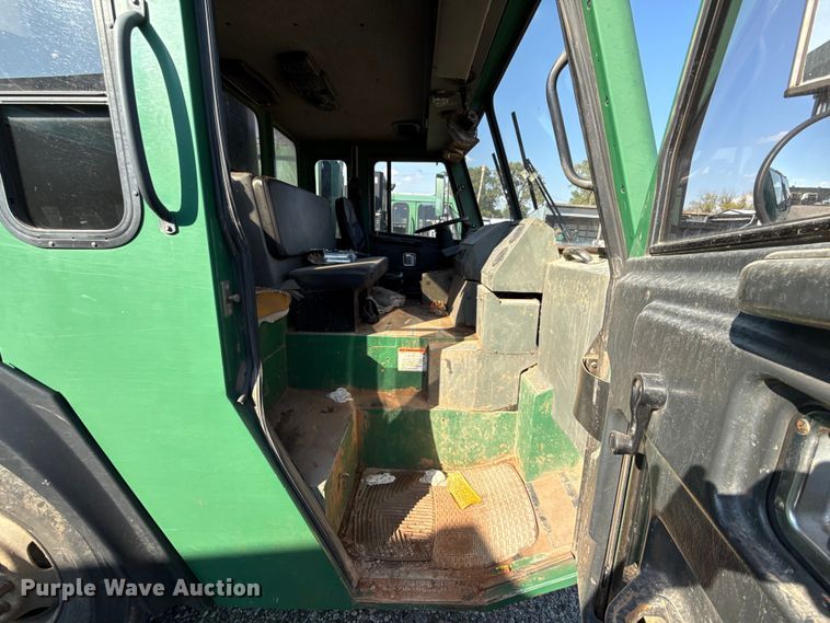 image for item EU5132 2016 Crane Carrier Low Entry refuse truck