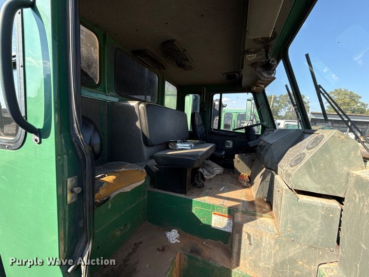 image for item EU5132 2016 Crane Carrier Low Entry refuse truck