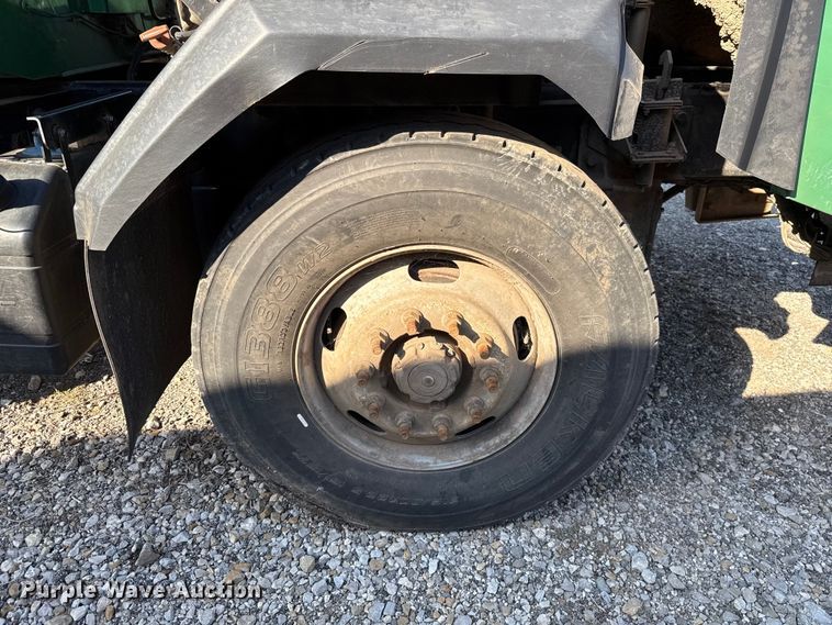 image for item EU5132 2016 Crane Carrier Low Entry refuse truck