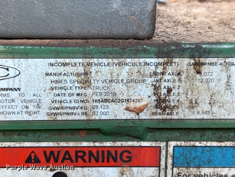 image for item EU5132 2016 Crane Carrier Low Entry refuse truck