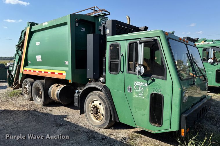 image for item EU5133 2013 Crane Carrier Low Entry refuse truck