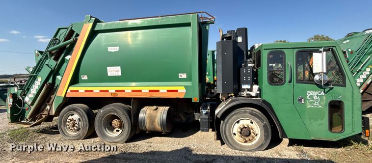 image for item EU5133 2013 Crane Carrier Low Entry refuse truck